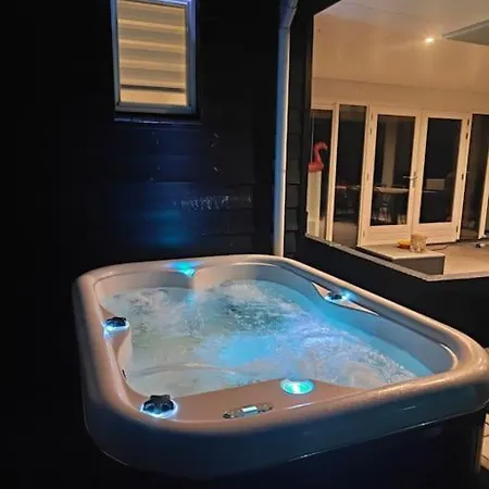 Met Alle Luxe Villa *